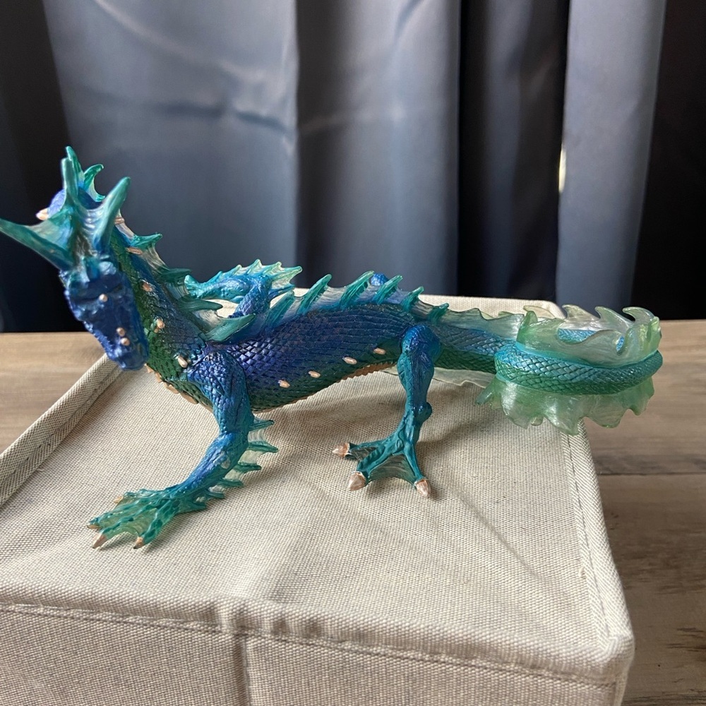 Safari Ltd Mythical Realms Fantasy Series Medieval Blue Green Sea‎ Dragon Figure